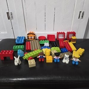 Lot Of Lego Duplo 5 Figures 23 Blocks 2 Windows 1 Flower And 2 Cars